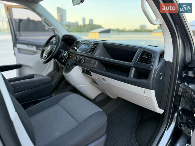 Серый Фольксваген Transporter, объемом двигателя 2 л и пробегом 299 тыс. км за 25000 $, фото 13 на Automoto.ua