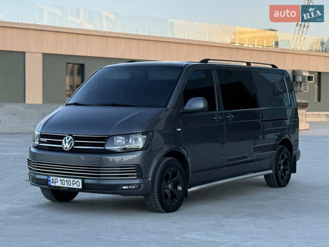 Серый Фольксваген Transporter, объемом двигателя 2 л и пробегом 299 тыс. км за 25000 $, фото 1 на Automoto.ua