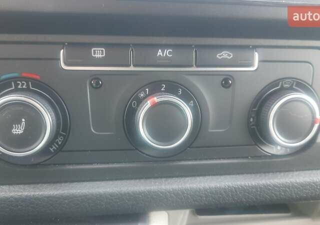 Серый Фольксваген Transporter, объемом двигателя 2 л и пробегом 290 тыс. км за 22000 $, фото 5 на Automoto.ua