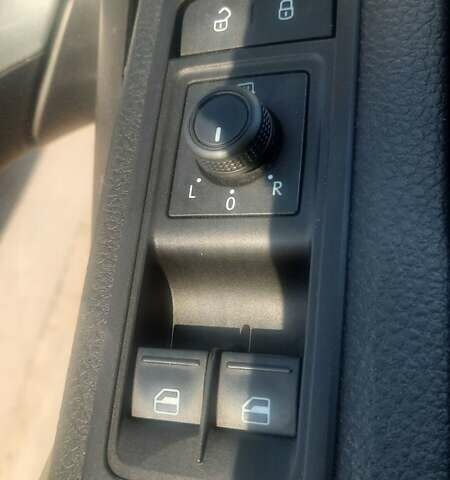 Серый Фольксваген Transporter, объемом двигателя 2 л и пробегом 290 тыс. км за 22000 $, фото 3 на Automoto.ua