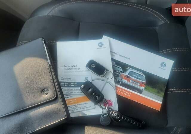 Серый Фольксваген Transporter, объемом двигателя 2 л и пробегом 290 тыс. км за 22000 $, фото 28 на Automoto.ua