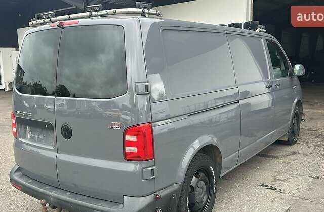 Серый Фольксваген Transporter, объемом двигателя 2 л и пробегом 228 тыс. км за 24300 $, фото 5 на Automoto.ua
