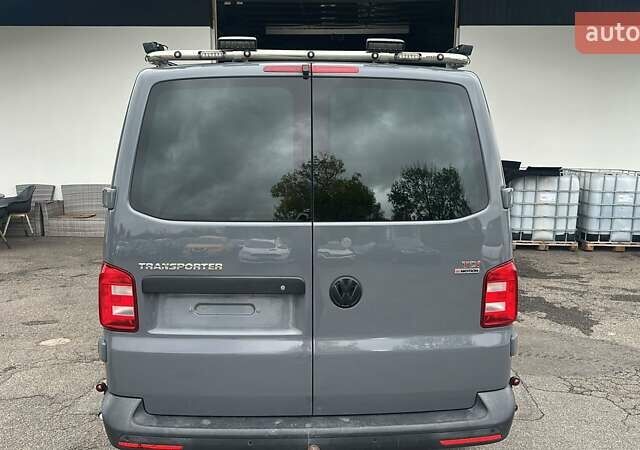 Серый Фольксваген Transporter, объемом двигателя 2 л и пробегом 228 тыс. км за 24300 $, фото 4 на Automoto.ua