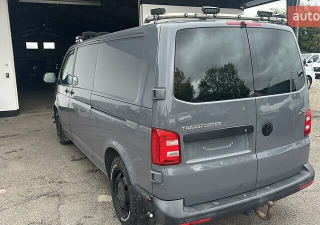 Серый Фольксваген Transporter, объемом двигателя 2 л и пробегом 228 тыс. км за 24300 $, фото 3 на Automoto.ua