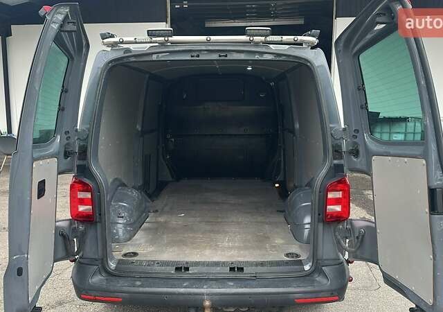Серый Фольксваген Transporter, объемом двигателя 2 л и пробегом 228 тыс. км за 24300 $, фото 13 на Automoto.ua