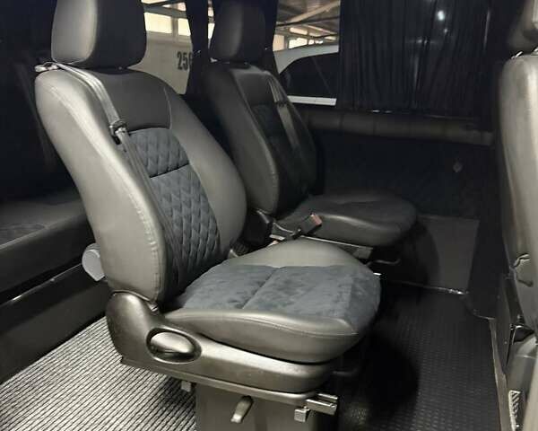 Сірий Фольксваген Transporter, об'ємом двигуна 2 л та пробігом 216 тис. км за 20800 $, фото 17 на Automoto.ua