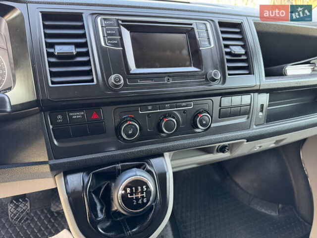 Серый Фольксваген Transporter, объемом двигателя 2 л и пробегом 263 тыс. км за 21800 $, фото 52 на Automoto.ua