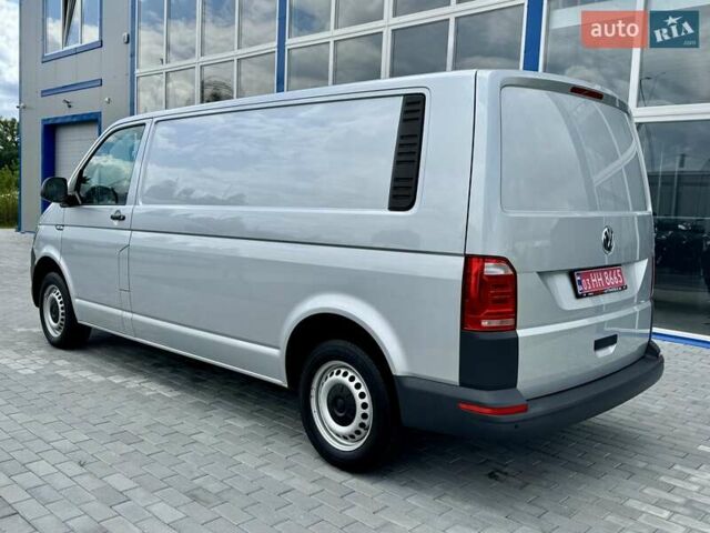 Серый Фольксваген Transporter, объемом двигателя 2 л и пробегом 185 тыс. км за 24999 $, фото 2 на Automoto.ua