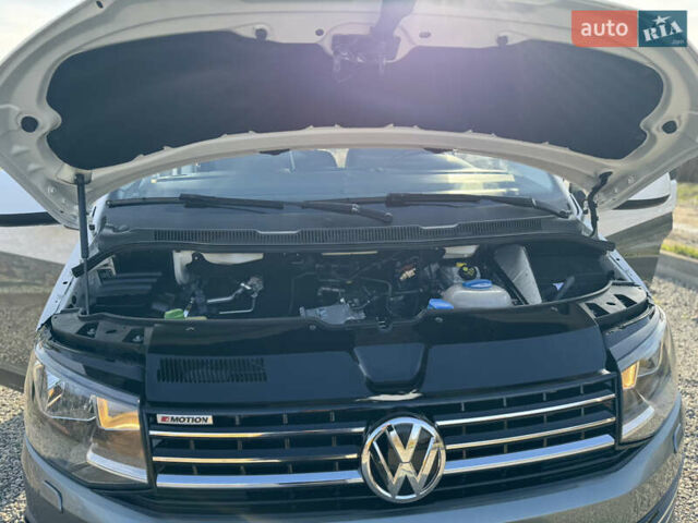 Серый Фольксваген Transporter, объемом двигателя 2 л и пробегом 263 тыс. км за 21800 $, фото 69 на Automoto.ua