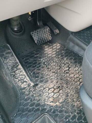 Серый Фольксваген Transporter, объемом двигателя 2 л и пробегом 260 тыс. км за 24000 $, фото 10 на Automoto.ua