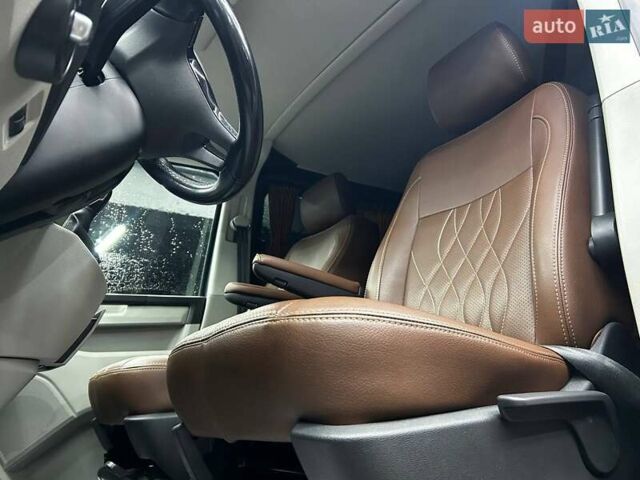 Сірий Фольксваген Transporter, об'ємом двигуна 2 л та пробігом 286 тис. км за 31999 $, фото 8 на Automoto.ua