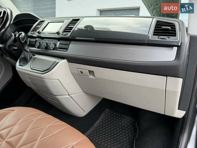 Серый Фольксваген Transporter, объемом двигателя 2 л и пробегом 270 тыс. км за 31900 $, фото 52 на Automoto.ua
