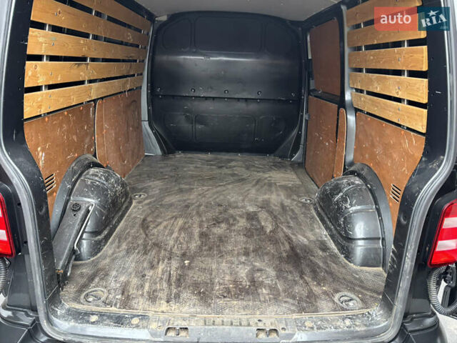 Серый Фольксваген Transporter, объемом двигателя 0 л и пробегом 187 тыс. км за 20499 $, фото 4 на Automoto.ua