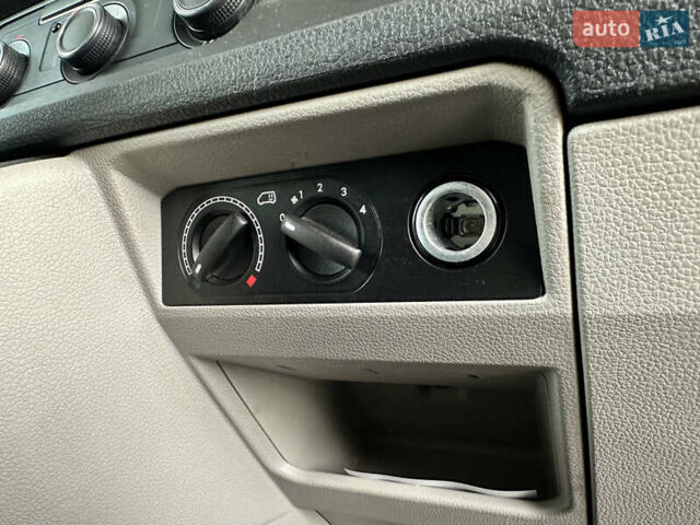 Сірий Фольксваген Transporter, об'ємом двигуна 2 л та пробігом 174 тис. км за 22700 $, фото 22 на Automoto.ua