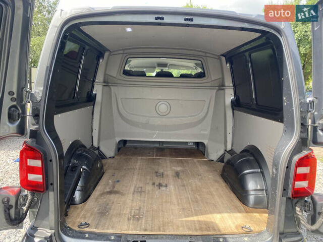 Серый Фольксваген Transporter, объемом двигателя 2 л и пробегом 223 тыс. км за 24500 $, фото 12 на Automoto.ua