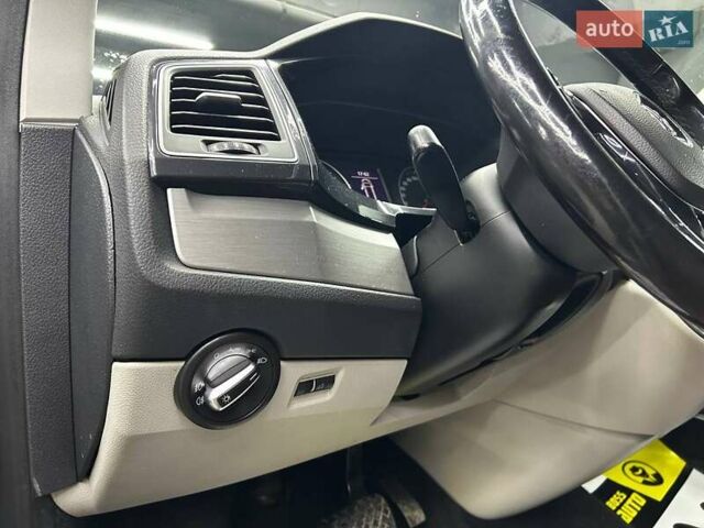 Сірий Фольксваген Transporter, об'ємом двигуна 2 л та пробігом 286 тис. км за 31999 $, фото 7 на Automoto.ua