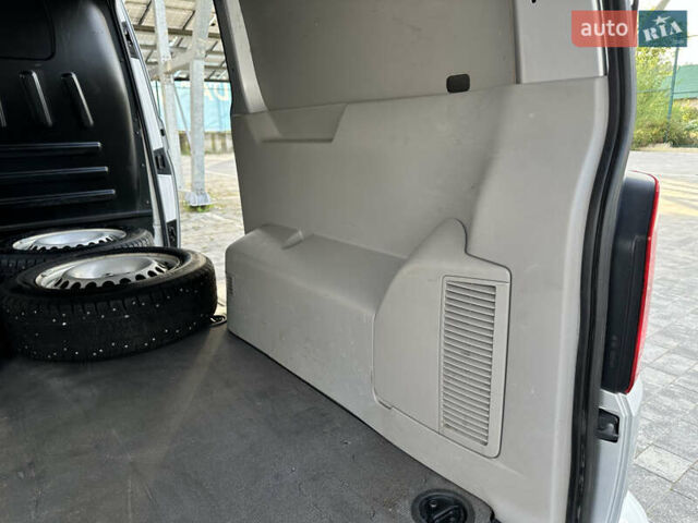 Сірий Фольксваген Transporter, об'ємом двигуна 2 л та пробігом 174 тис. км за 22700 $, фото 29 на Automoto.ua