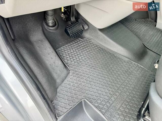 Серый Фольксваген Transporter, объемом двигателя 2 л и пробегом 185 тыс. км за 24999 $, фото 14 на Automoto.ua