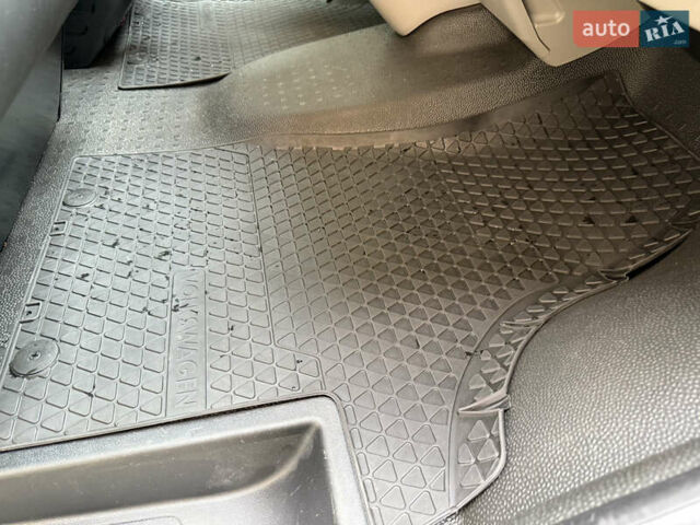 Серый Фольксваген Transporter, объемом двигателя 2 л и пробегом 280 тыс. км за 25800 $, фото 46 на Automoto.ua