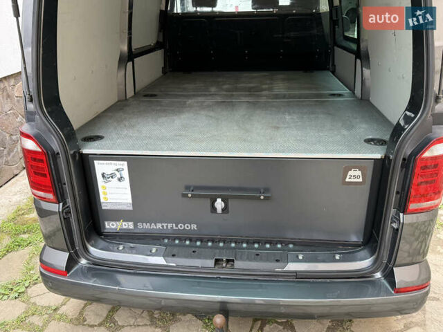 Серый Фольксваген Transporter, объемом двигателя 2 л и пробегом 280 тыс. км за 25800 $, фото 29 на Automoto.ua