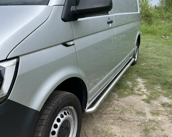 Сірий Фольксваген Transporter, об'ємом двигуна 2 л та пробігом 204 тис. км за 26000 $, фото 4 на Automoto.ua