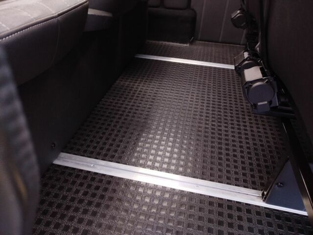 Серый Фольксваген Transporter, объемом двигателя 2 л и пробегом 206 тыс. км за 29999 $, фото 16 на Automoto.ua