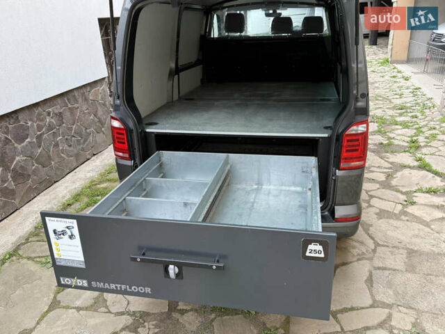 Серый Фольксваген Transporter, объемом двигателя 2 л и пробегом 280 тыс. км за 25800 $, фото 30 на Automoto.ua