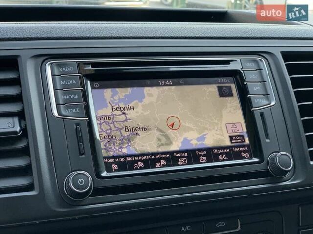Серый Фольксваген Transporter, объемом двигателя 2 л и пробегом 163 тыс. км за 29955 $, фото 48 на Automoto.ua