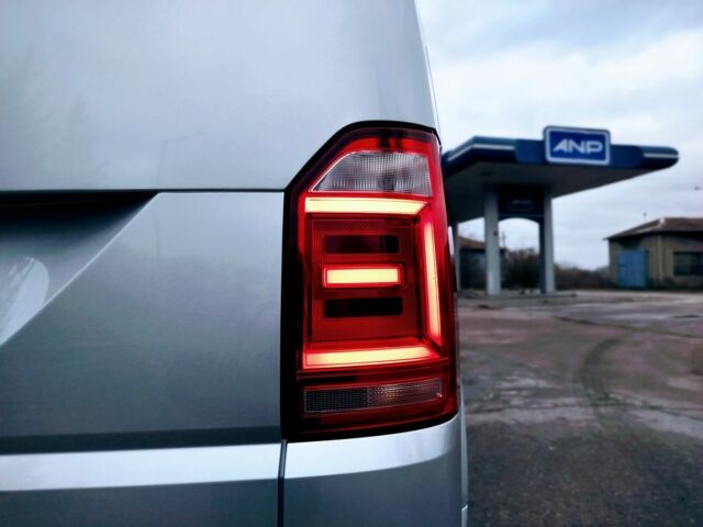 Серый Фольксваген Transporter, объемом двигателя 2 л и пробегом 206 тыс. км за 29999 $, фото 5 на Automoto.ua