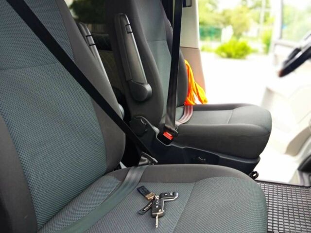 Сірий Фольксваген Transporter, об'ємом двигуна 2 л та пробігом 220 тис. км за 31700 $, фото 11 на Automoto.ua