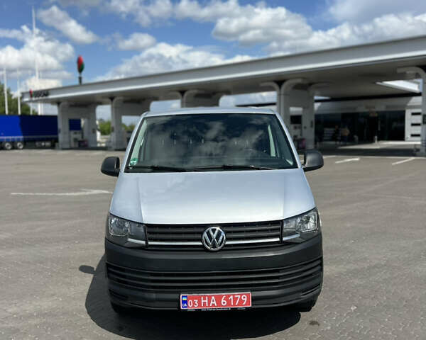 Серый Фольксваген Transporter, объемом двигателя 2 л и пробегом 198 тыс. км за 18512 $, фото 2 на Automoto.ua