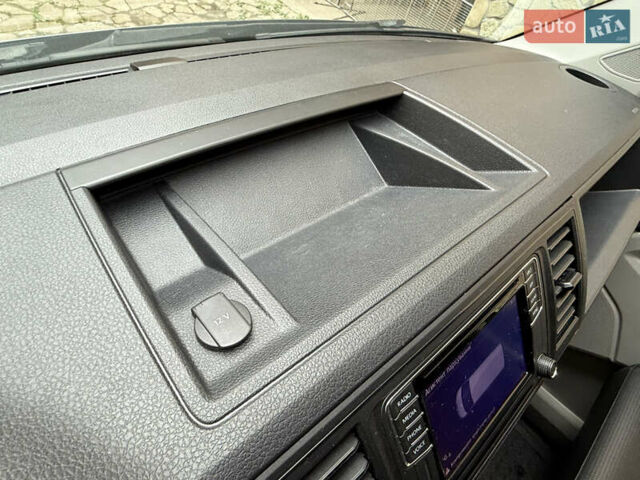 Серый Фольксваген Transporter, объемом двигателя 2 л и пробегом 280 тыс. км за 25800 $, фото 44 на Automoto.ua