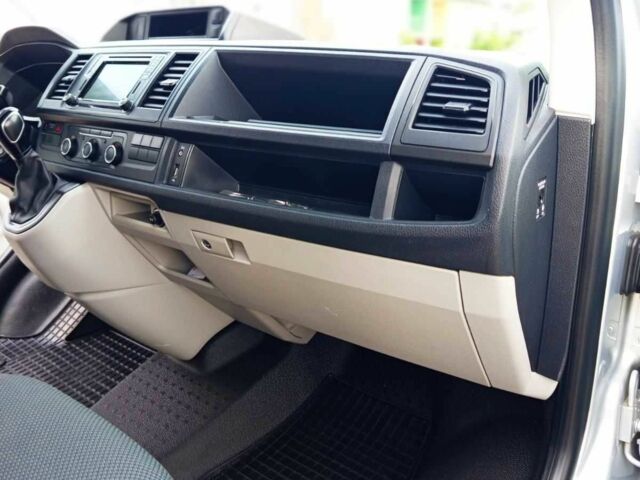 Серый Фольксваген Transporter, объемом двигателя 2 л и пробегом 210 тыс. км за 29970 $, фото 12 на Automoto.ua