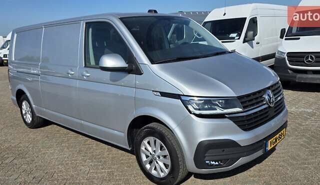 Серый Фольксваген Transporter, объемом двигателя 2 л и пробегом 185 тыс. км за 32321 $, фото 1 на Automoto.ua