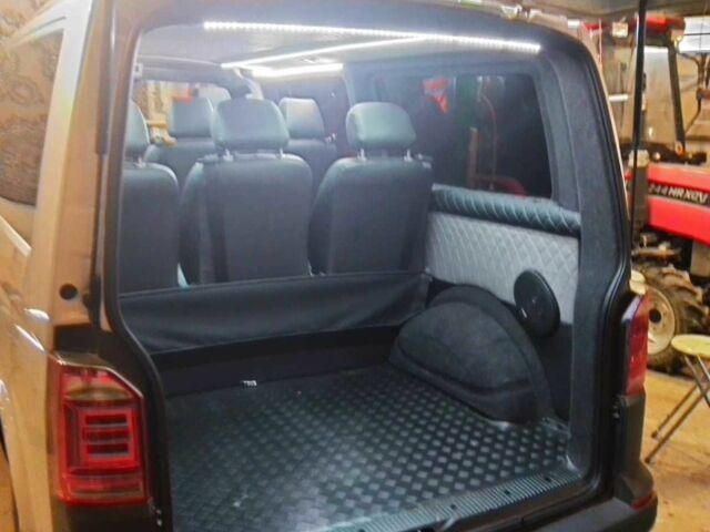 Серый Фольксваген Transporter, объемом двигателя 2 л и пробегом 210 тыс. км за 29970 $, фото 21 на Automoto.ua