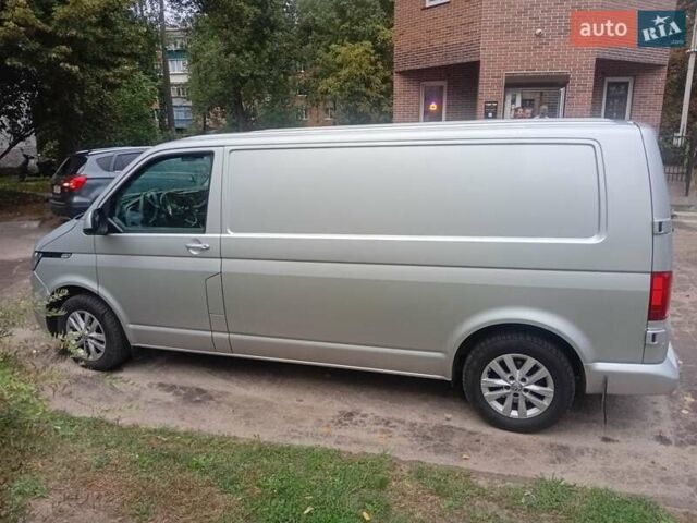 Серый Фольксваген Transporter, объемом двигателя 1.97 л и пробегом 235 тыс. км за 22000 $, фото 2 на Automoto.ua