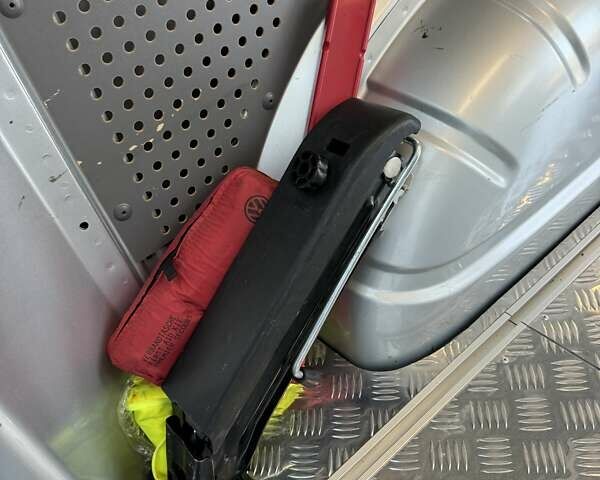 Серый Фольксваген Transporter, объемом двигателя 1.97 л и пробегом 178 тыс. км за 31500 $, фото 33 на Automoto.ua