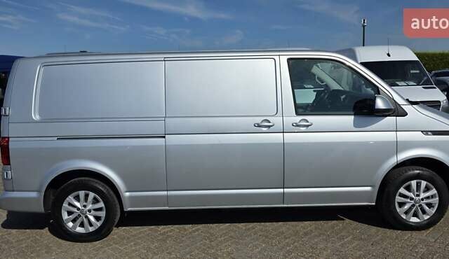 Серый Фольксваген Transporter, объемом двигателя 2 л и пробегом 185 тыс. км за 32321 $, фото 2 на Automoto.ua