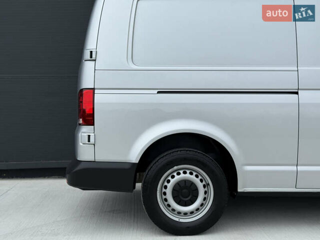 Серый Фольксваген Transporter, объемом двигателя 2 л и пробегом 199 тыс. км за 25999 $, фото 27 на Automoto.ua