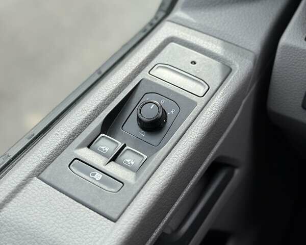 Сірий Фольксваген Transporter, об'ємом двигуна 1.97 л та пробігом 205 тис. км за 25300 $, фото 70 на Automoto.ua