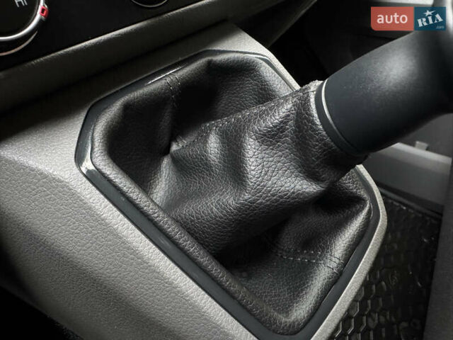 Серый Фольксваген Transporter, объемом двигателя 2 л и пробегом 207 тыс. км за 24950 $, фото 124 на Automoto.ua