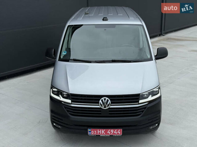 Серый Фольксваген Transporter, объемом двигателя 2 л и пробегом 199 тыс. км за 25999 $, фото 1 на Automoto.ua
