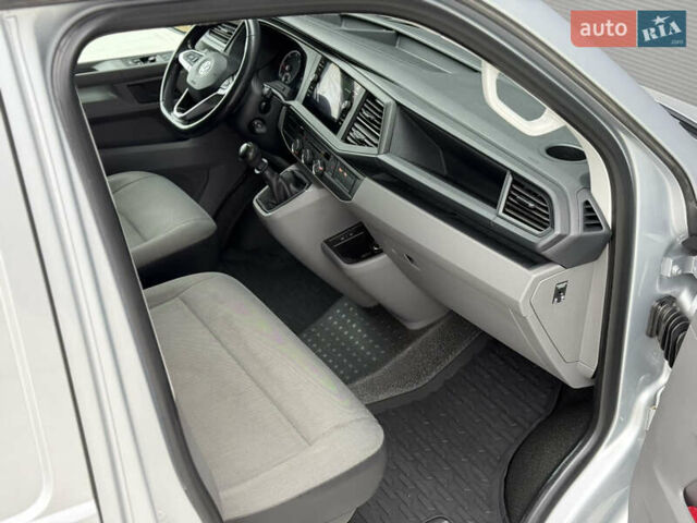 Серый Фольксваген Transporter, объемом двигателя 2 л и пробегом 199 тыс. км за 25999 $, фото 50 на Automoto.ua