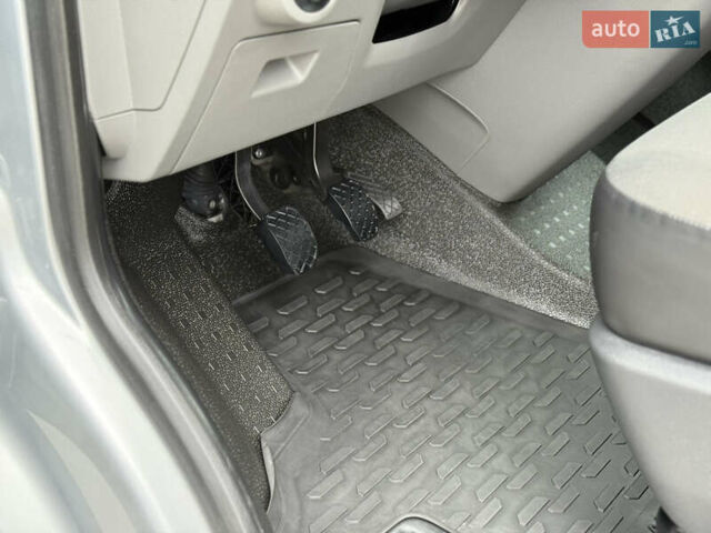 Серый Фольксваген Transporter, объемом двигателя 2 л и пробегом 199 тыс. км за 25999 $, фото 47 на Automoto.ua