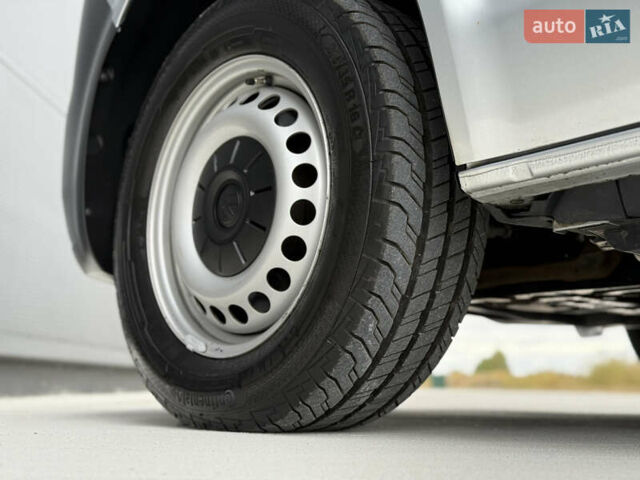 Серый Фольксваген Transporter, объемом двигателя 2 л и пробегом 199 тыс. км за 25999 $, фото 16 на Automoto.ua