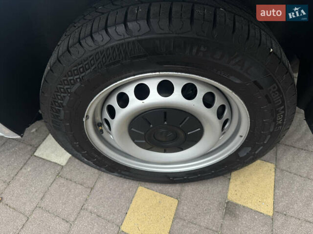 Серый Фольксваген Transporter, объемом двигателя 2 л и пробегом 207 тыс. км за 24950 $, фото 186 на Automoto.ua