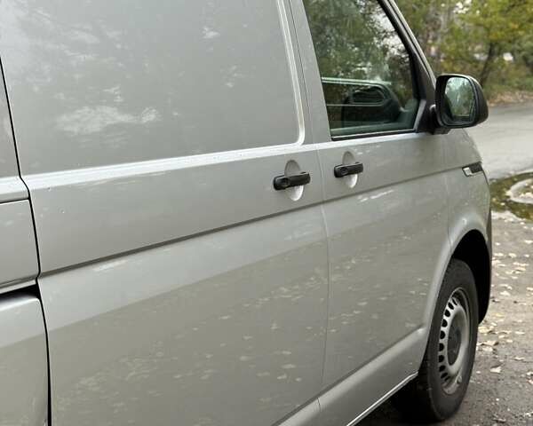 Сірий Фольксваген Transporter, об'ємом двигуна 1.97 л та пробігом 205 тис. км за 25300 $, фото 32 на Automoto.ua