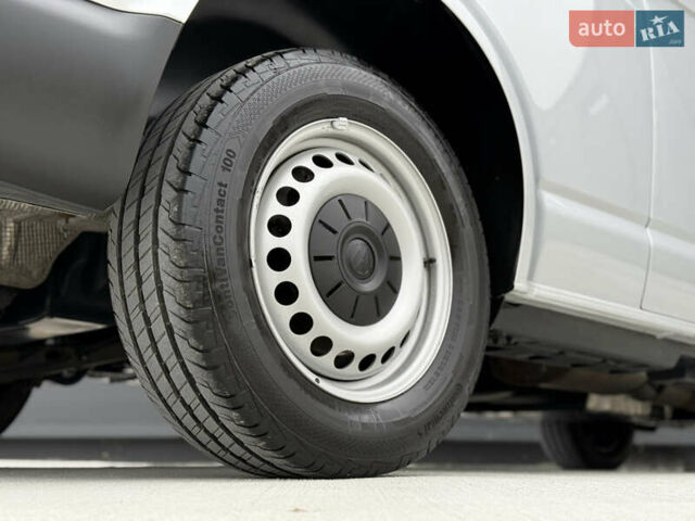 Серый Фольксваген Transporter, объемом двигателя 2 л и пробегом 199 тыс. км за 25999 $, фото 24 на Automoto.ua