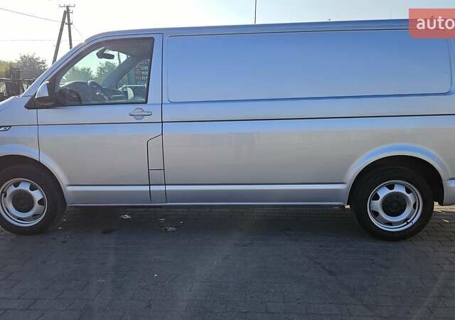 Серый Фольксваген Transporter, объемом двигателя 1.97 л и пробегом 197 тыс. км за 23700 $, фото 2 на Automoto.ua