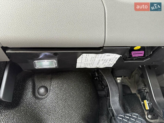 Серый Фольксваген Transporter, объемом двигателя 2 л и пробегом 199 тыс. км за 25999 $, фото 61 на Automoto.ua